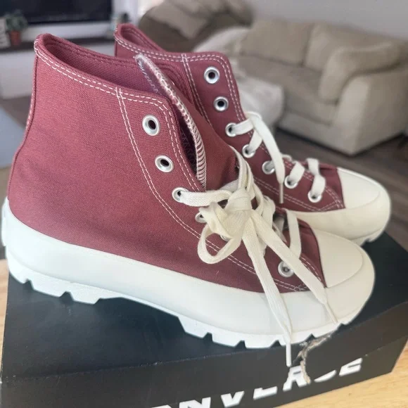 Converse Chuck Taylor All Star Lugged High Top Sneaker Burgundy Women’s 7 Shoe - Picture 2 of 8